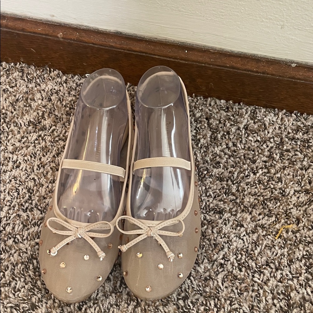 Juicy Couture Beige Flats with Bow and Gold Studs